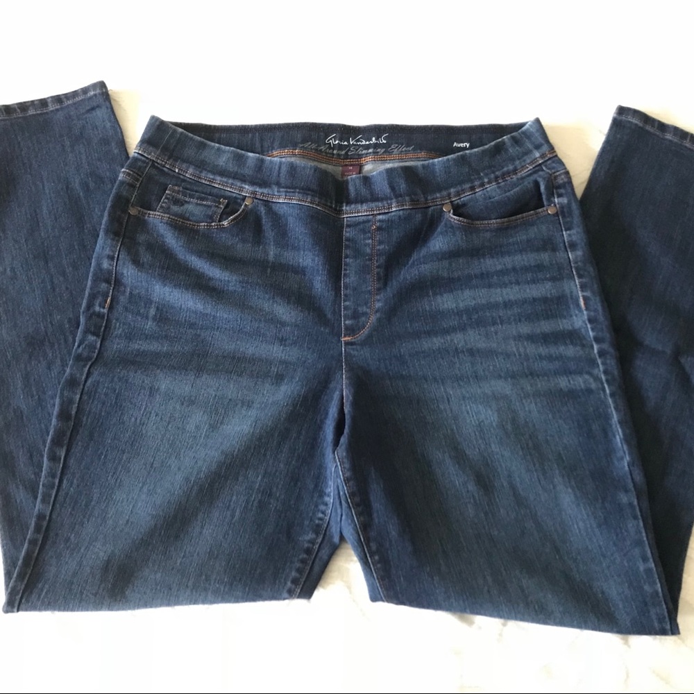 Gloria Vanderbilt Avery (straight leg), size 14